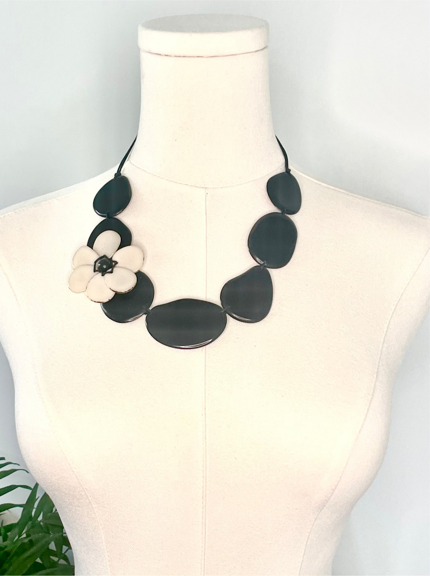 MORGAN NECKLACE