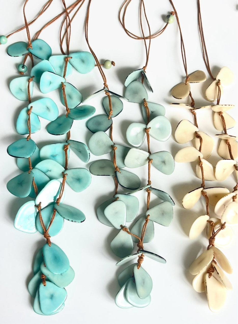 LAQUETA TAGUA NECKLACE