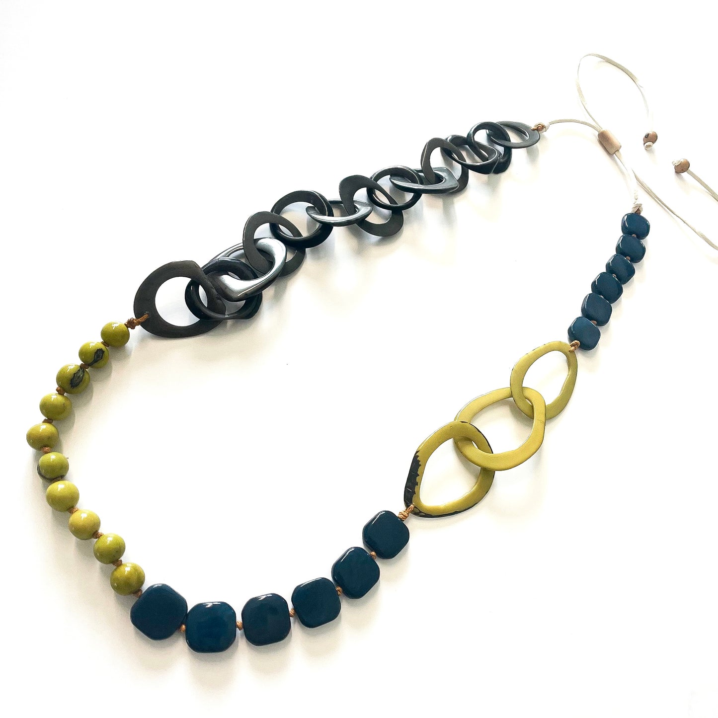 NIA NECKLACE