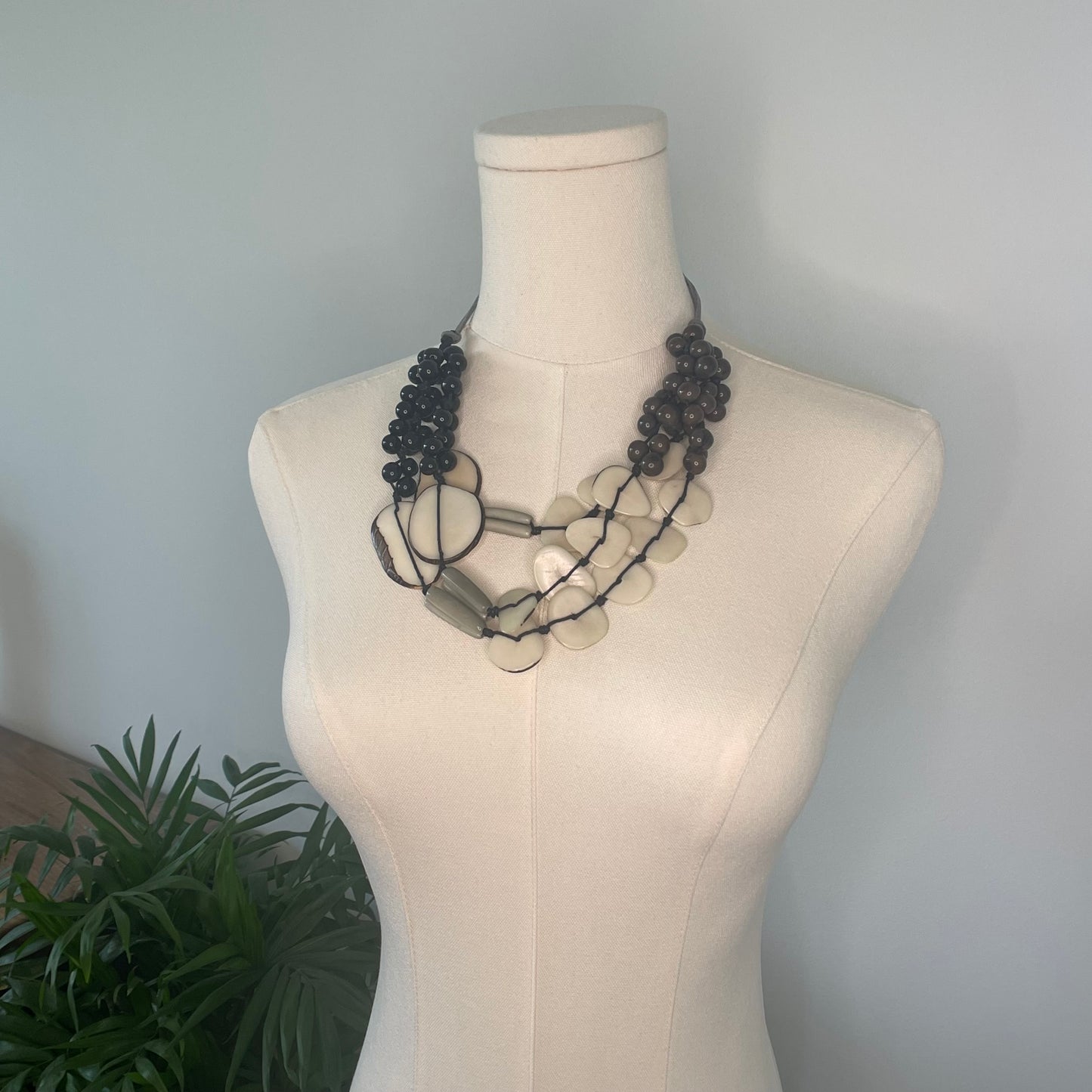 BONITA TAGUA NECKLACE