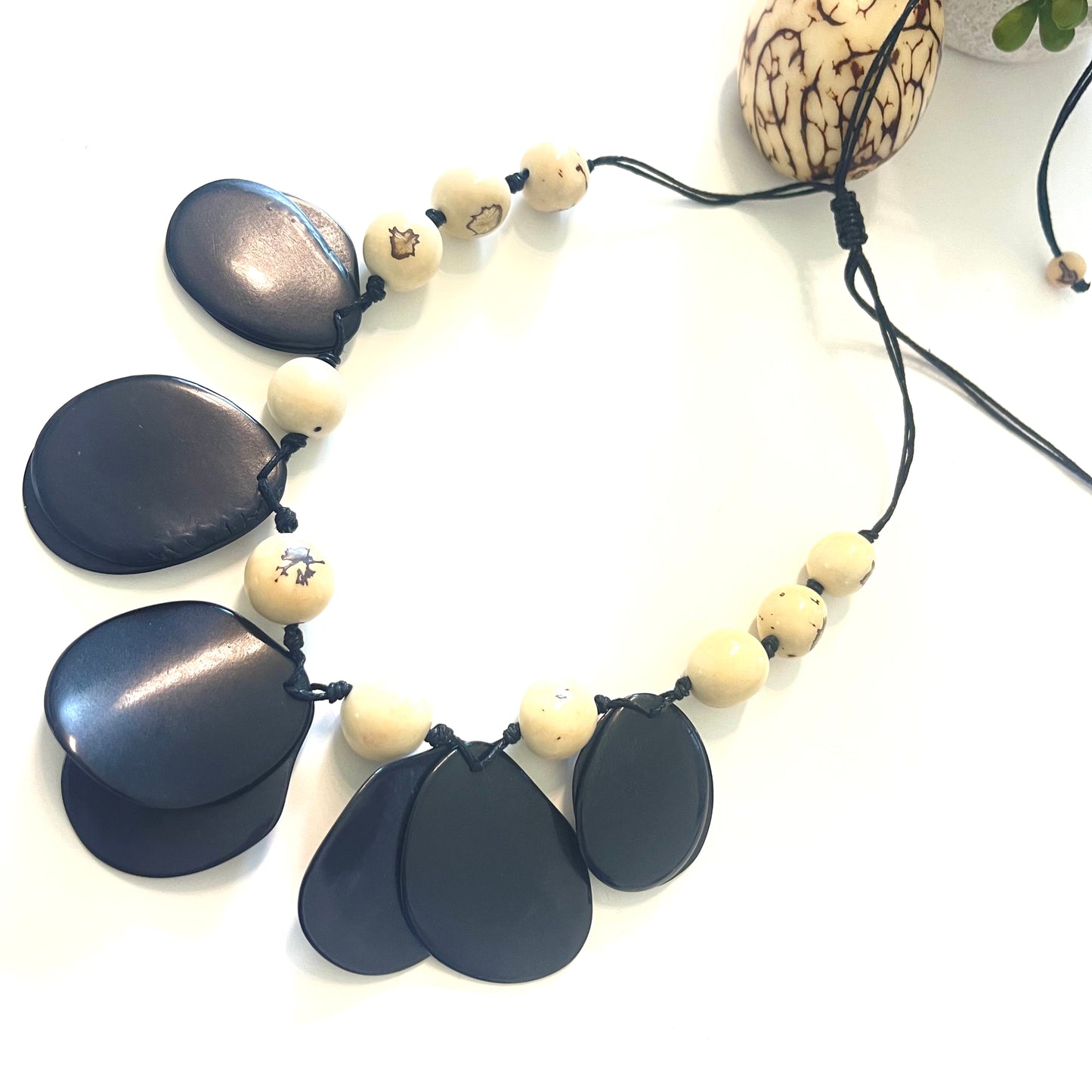 JENI TAGUA NECKLACE