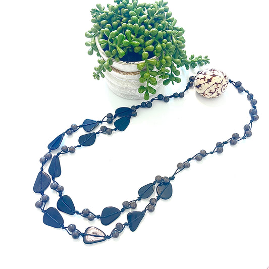 LYSS TAGUA NECKLACE