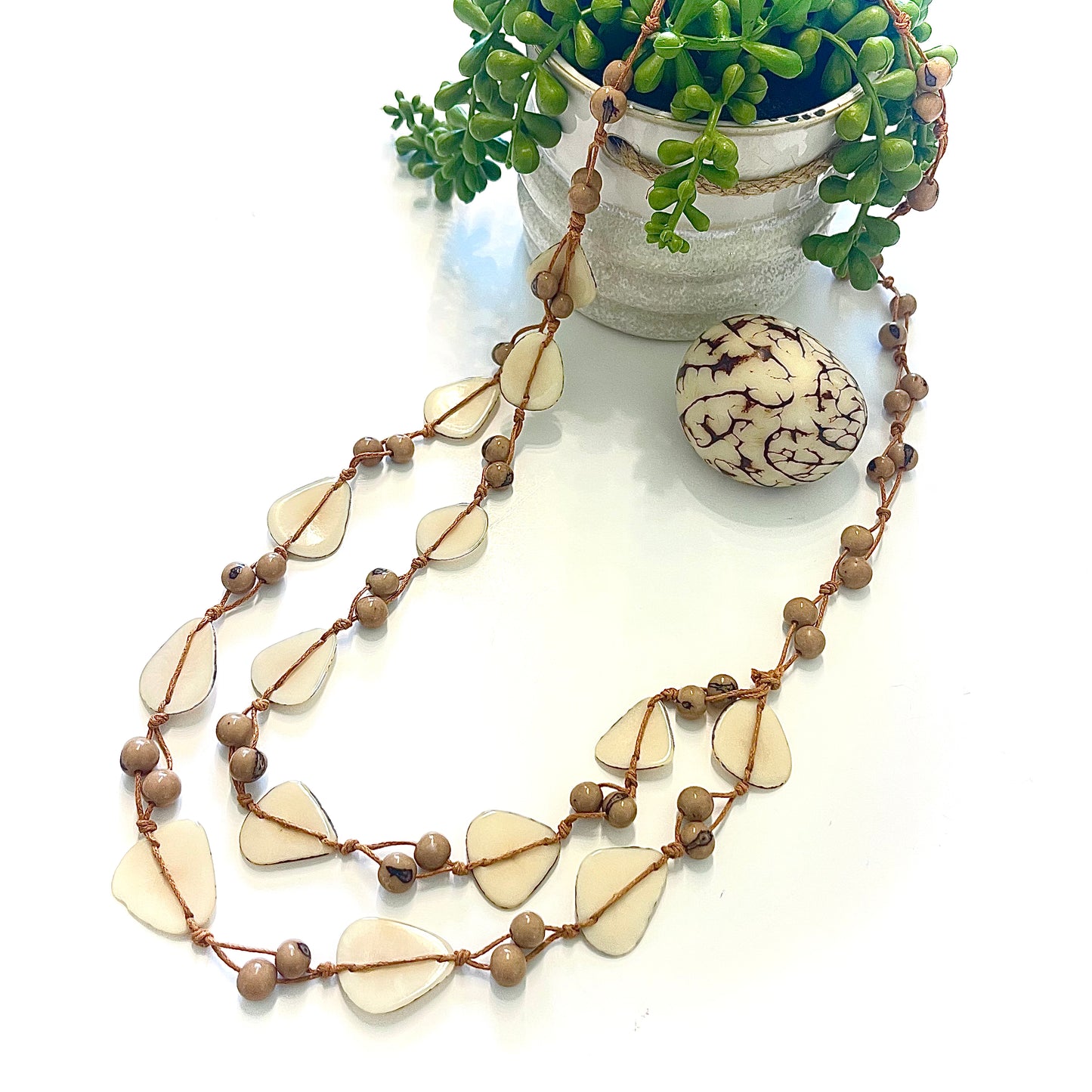 LYSS TAGUA NECKLACE