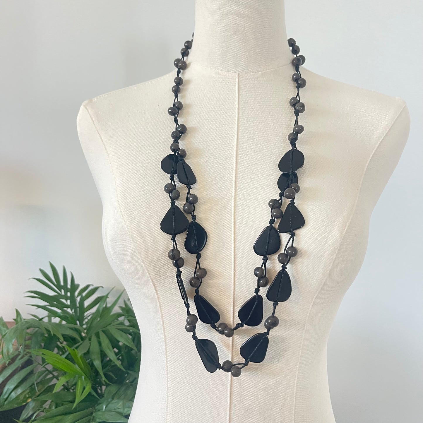 LYSS TAGUA NECKLACE