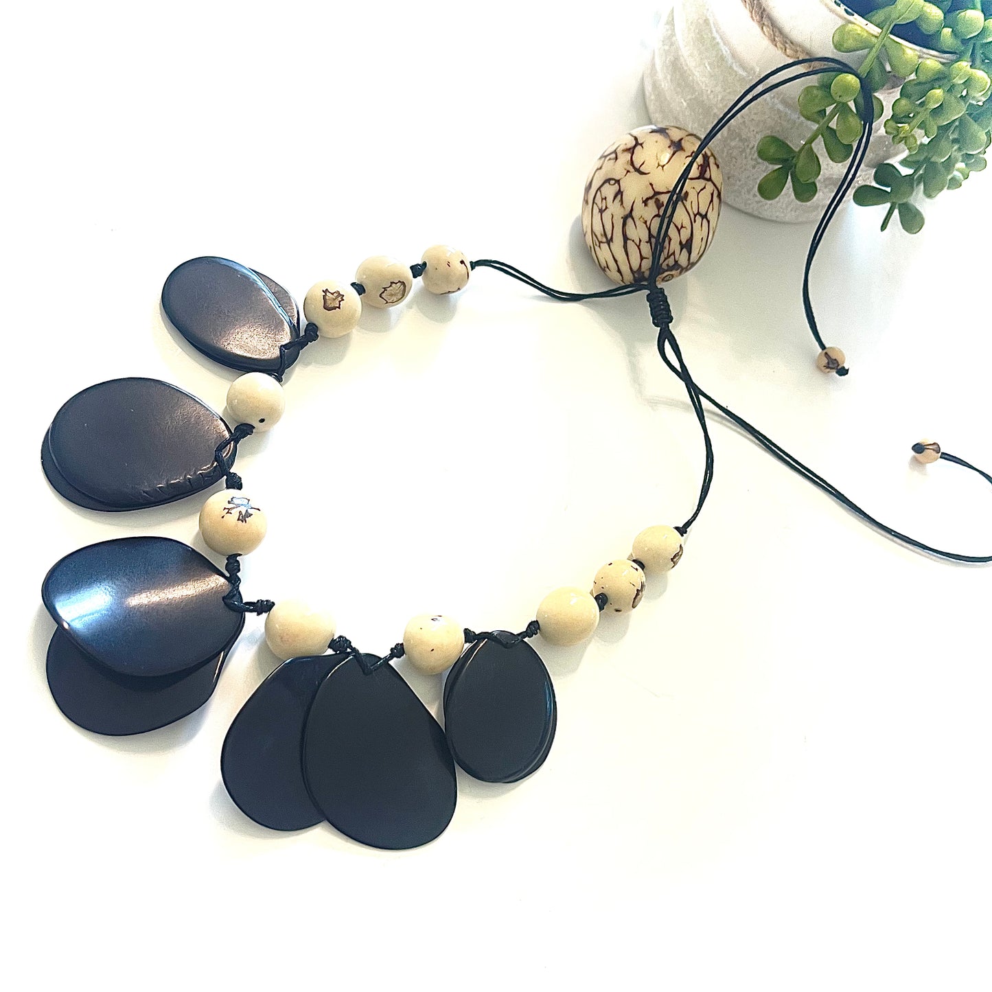 JENI TAGUA NECKLACE