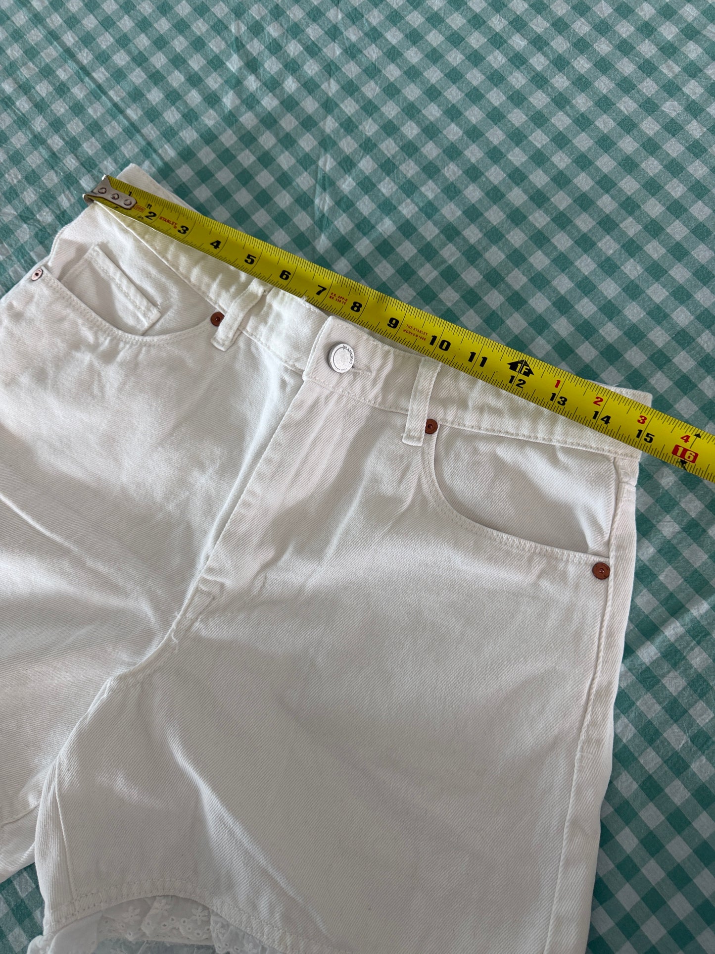 White Shorts Lace 29