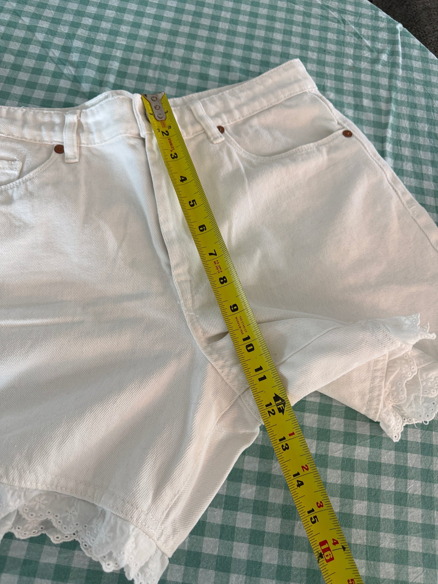 White Shorts Lace 29