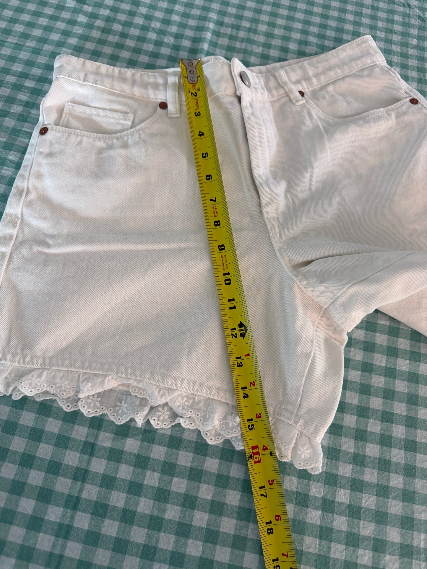 White Shorts Lace 29