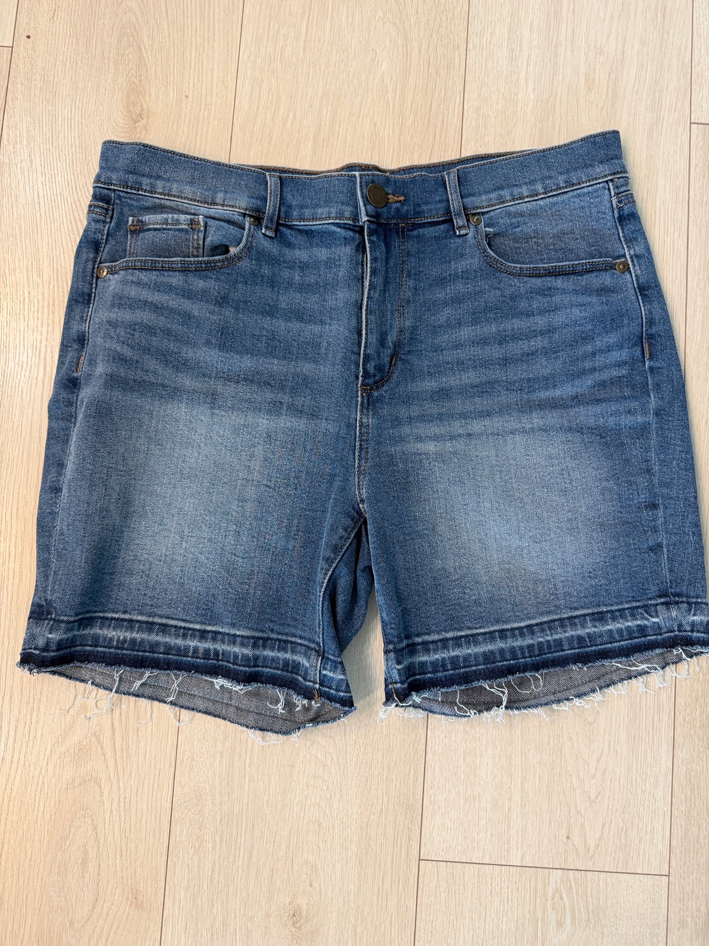 Loft Shorts 12