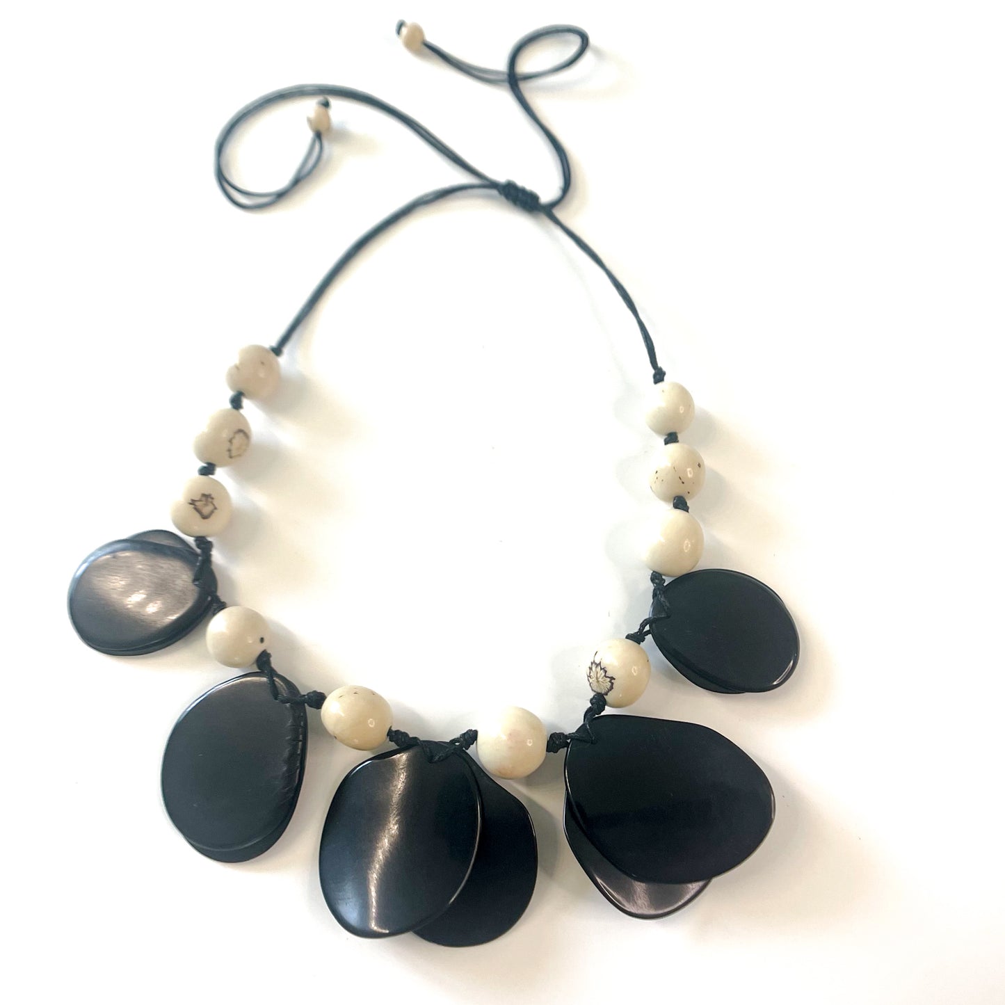 JENI TAGUA NECKLACE