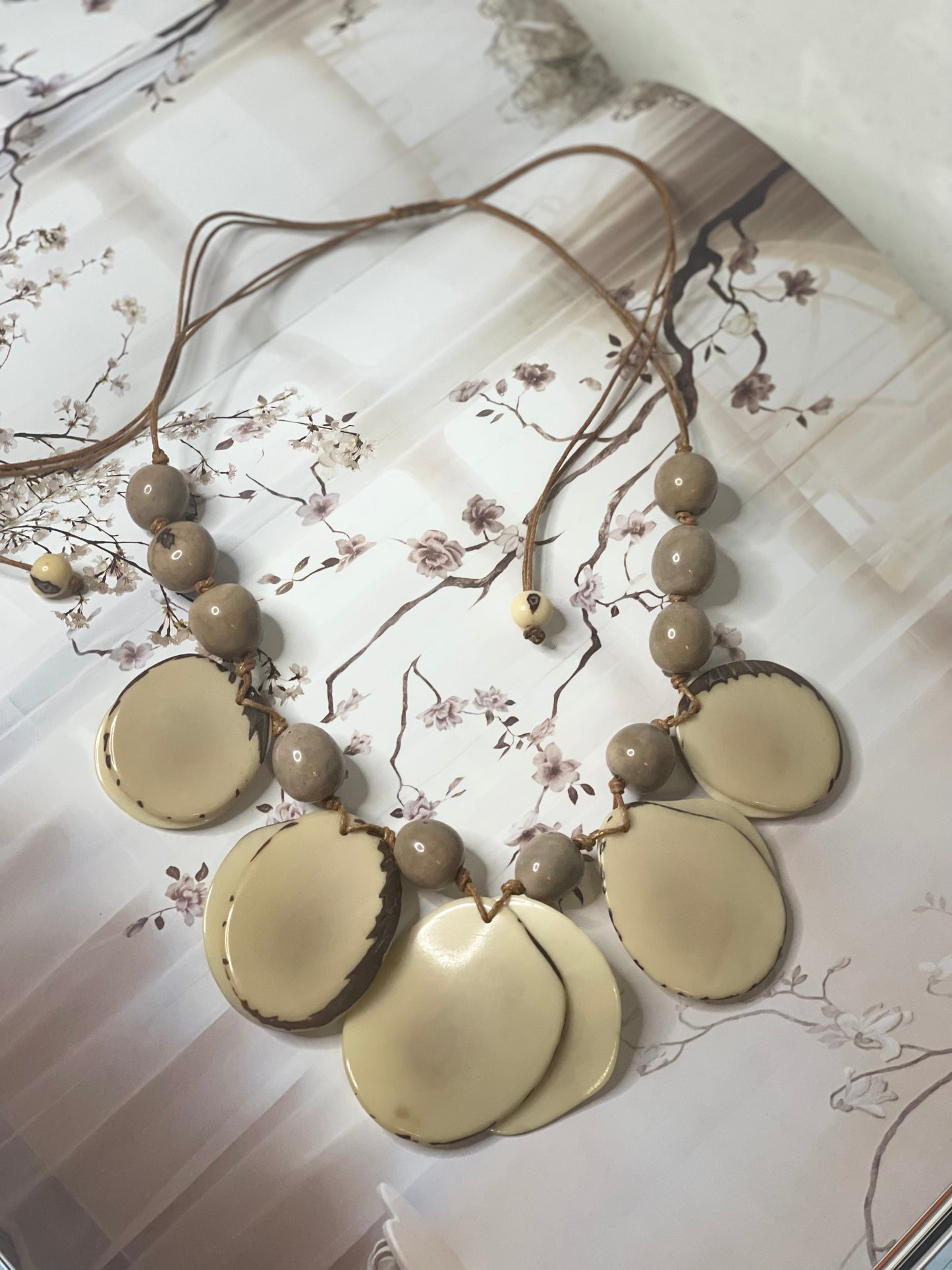 JENI TAGUA NECKLACE