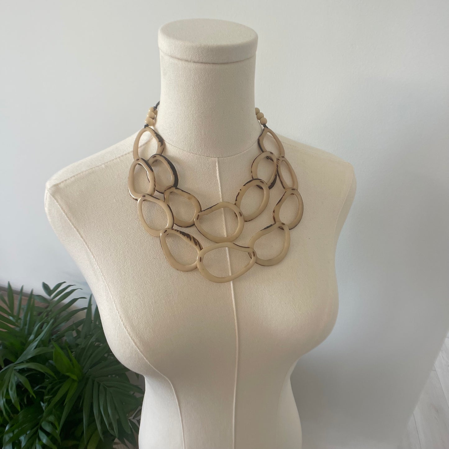 MIM NEUTRALS NECKLACE