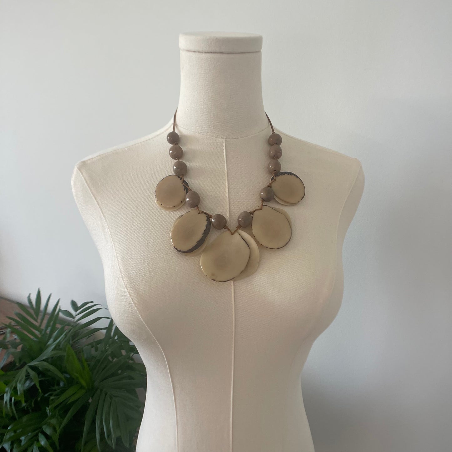 JENI TAGUA NECKLACE