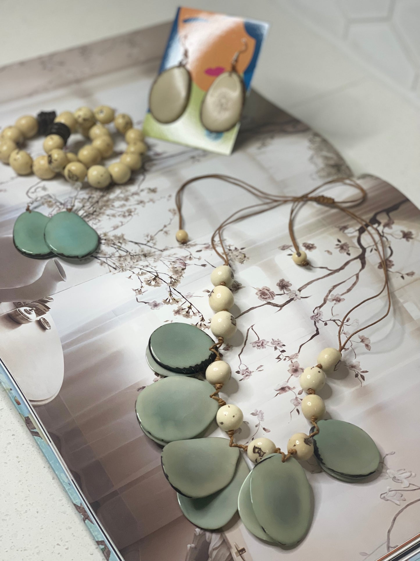 JENI TAGUA NECKLACE