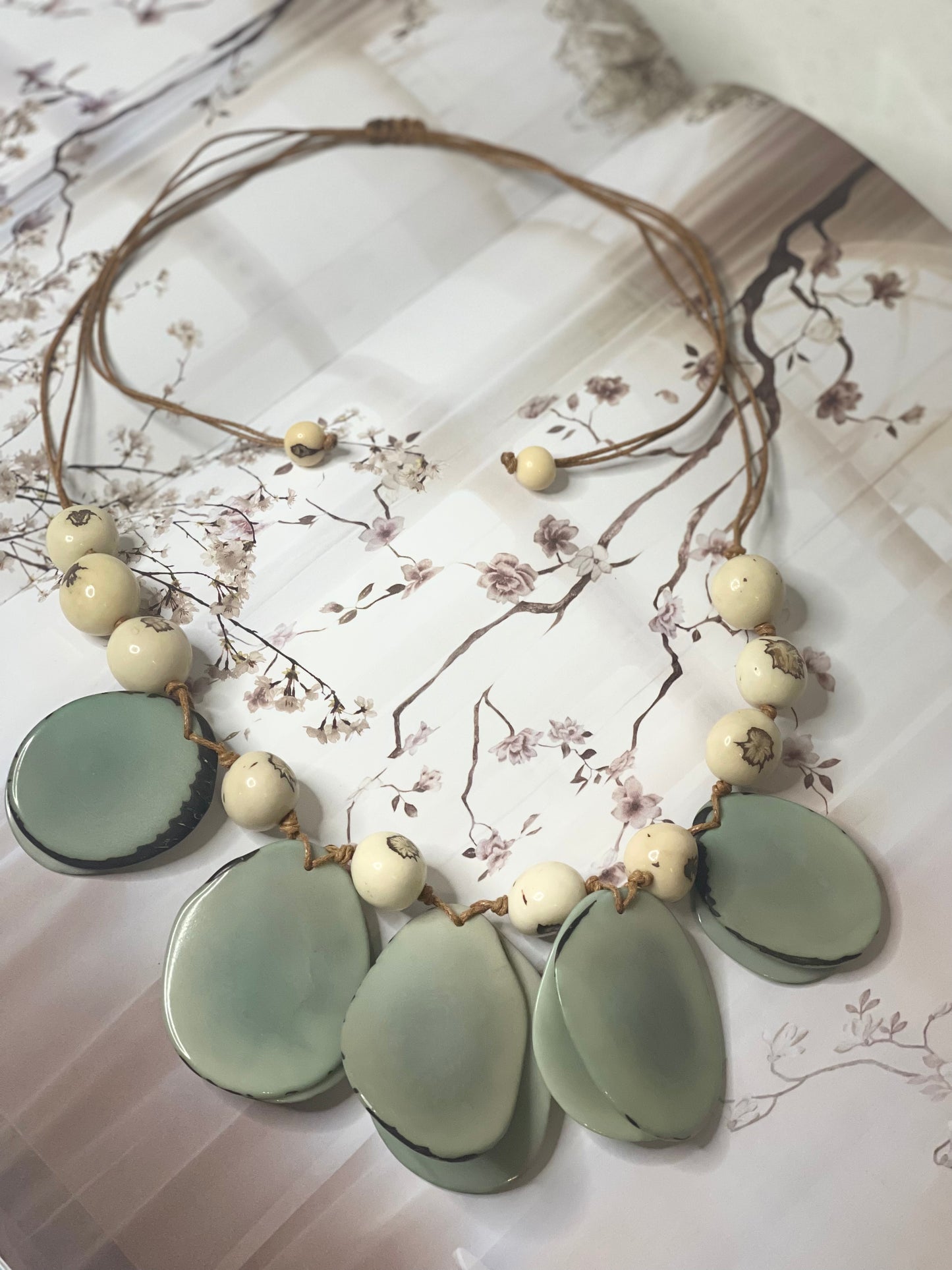 JENI TAGUA NECKLACE