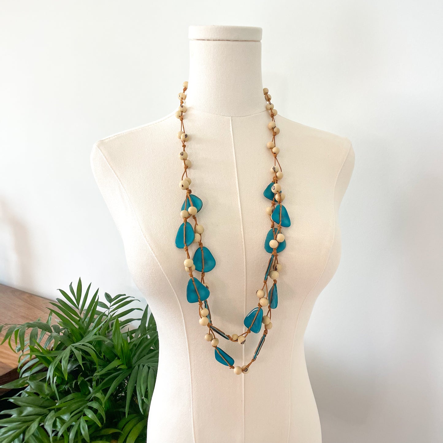 LYSS TAGUA NECKLACE