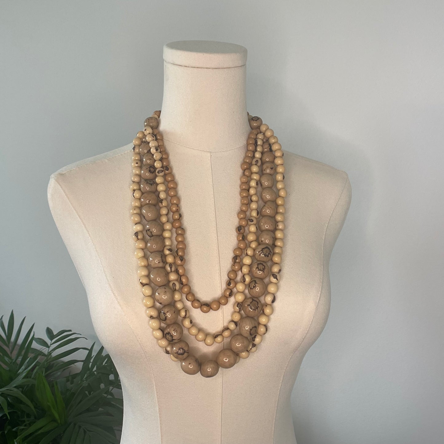 ROSARIO NEUTRALS ACAI NECKLACE