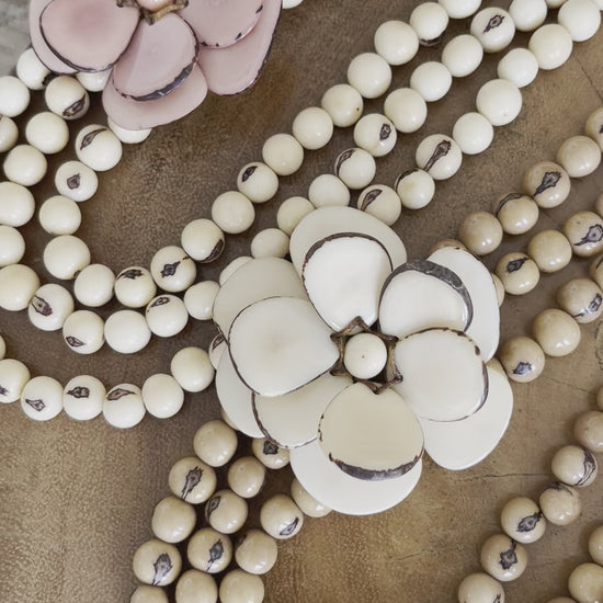 Tagua daisy flower necklace. Tagua necklace. colorful tagua necklace. handmade in ecuador tagua jewelry. Organic tagua jewelry. Acai nut beads.